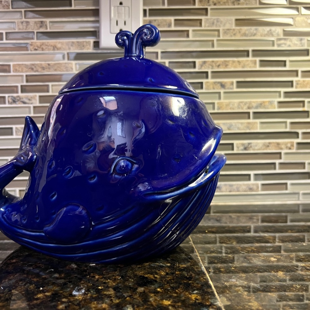 Pier one whale cookie jar - Picture 3 of 6